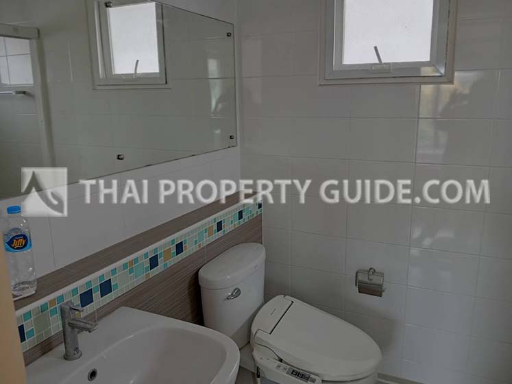 House with Shared Pool in Bangnatrad 